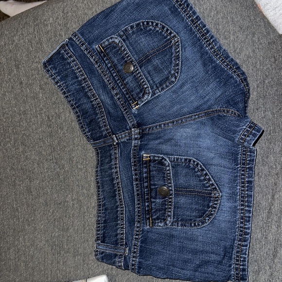 Size 7, mossimo supply co Jean shorts - Picture 2 of 2